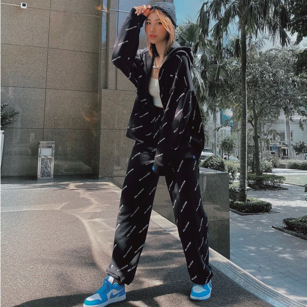 Quần thun dáng suông ống rộng màu đen Kill System chữ xéo, vải