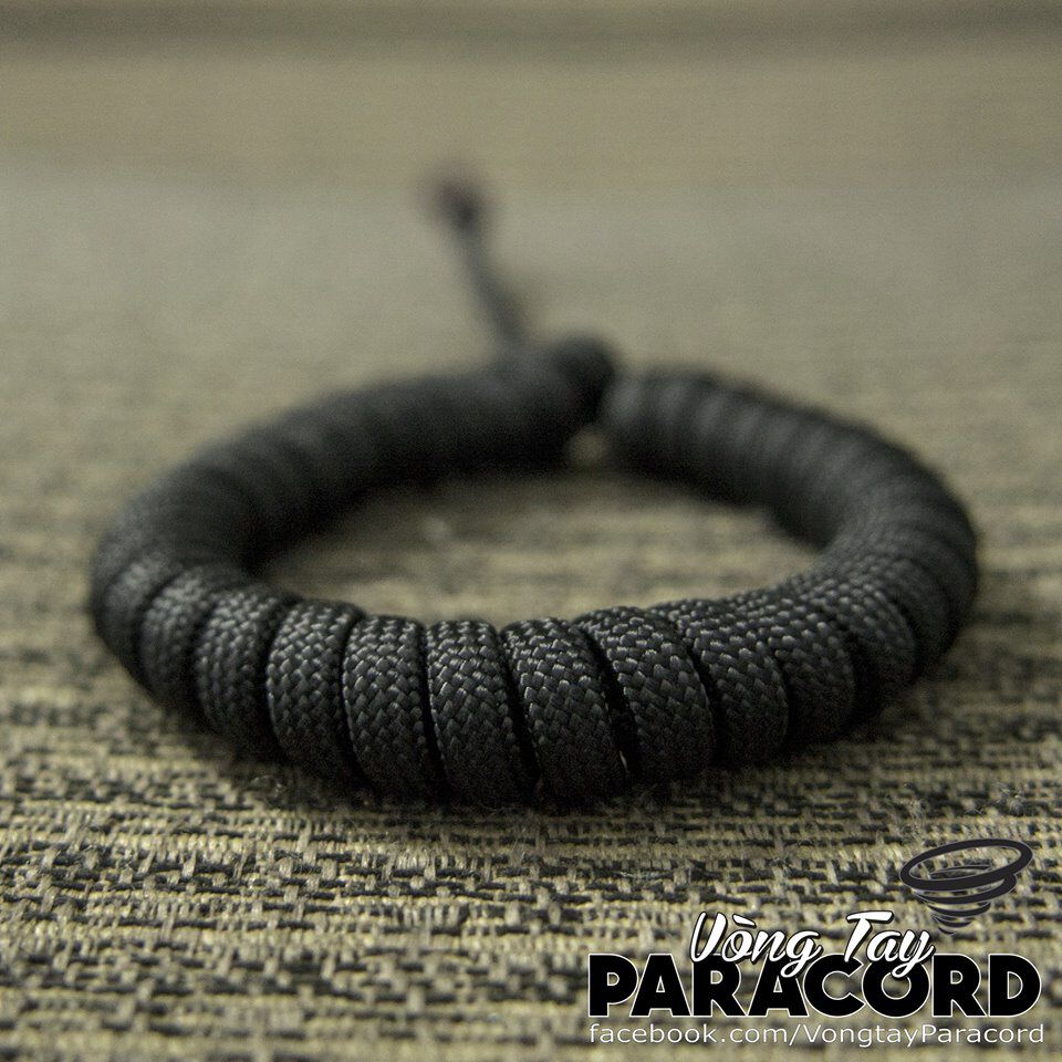 Black Cyclone Rastaclat Paracord Bracelet