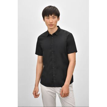 Áo sơ mi tay ngắn, viền chân cổ. FITTED? form - 10S21SHS001