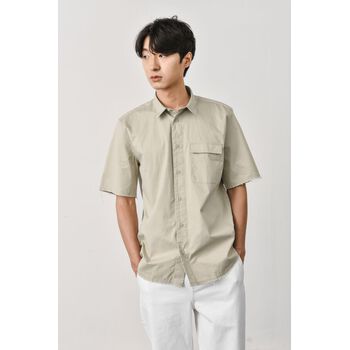 Áo sơ mi tay ngắn, túi ngực trước. REGULAR form - 10S21SHS007