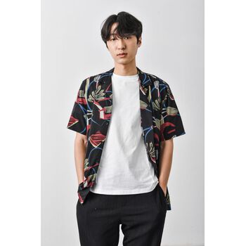 Áo sơ mi tay ngắn, có in. REGULAR form - 10S21SHS015