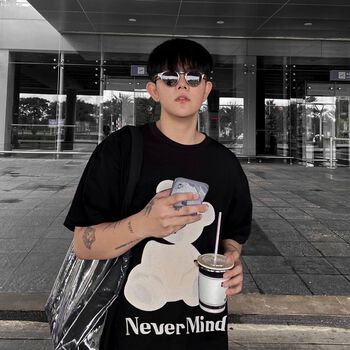 Áo Thun Unisex Nữ Nam Form Rộng Tay Lỡ Vải Mịn Cotton Mặc Thoáng Mát Màu Đen Trắng in TEDDY NEVER MIND - 1994 studio