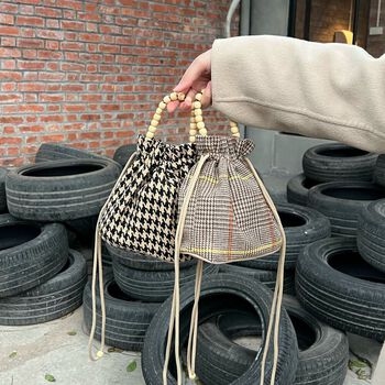 Túi Hồ Lô Necklace dây rút vải dạ (tay cầm hạt gỗ và dây đeo vai)