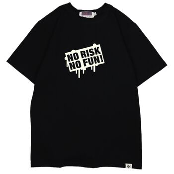 Áo thun phát sáng in chữ No Risk No Fun - Đen