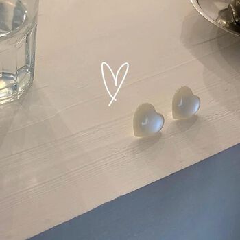 Bông tai tim trong suốt