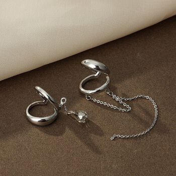 Khuyên vành tai cá tính