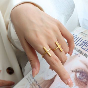 Nhẫn thánh giá dành nữ chất liệu titan