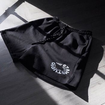 SS22 BLACK SHORT