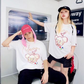 Tee Sici Buttons Uncover