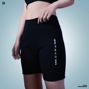 Quần Biker Short nữ REMINDER thun gân dày cạp cao LOGO BIKER SHORT RIBBED BLACK Quần Biker Short nữ REMINDER thun gân dày cạp cao LOGO BIKER SHORT RIBBED BLACK