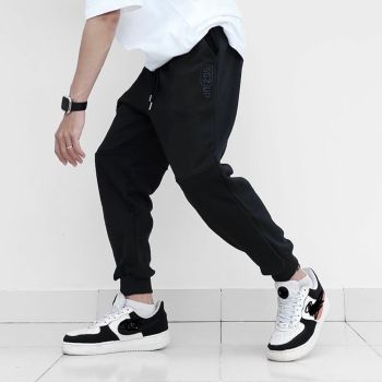 Quần Jogger Typo in nổi - SAIGONZUP