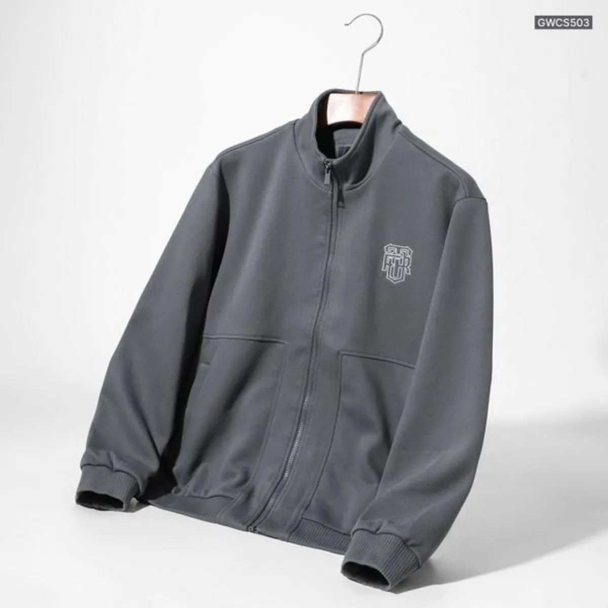 Áo khoác nỉ VINCE JACKET TORANO cổ cao thêu logo ngực dày dặn, vừa ấm vừa chất GWCS503