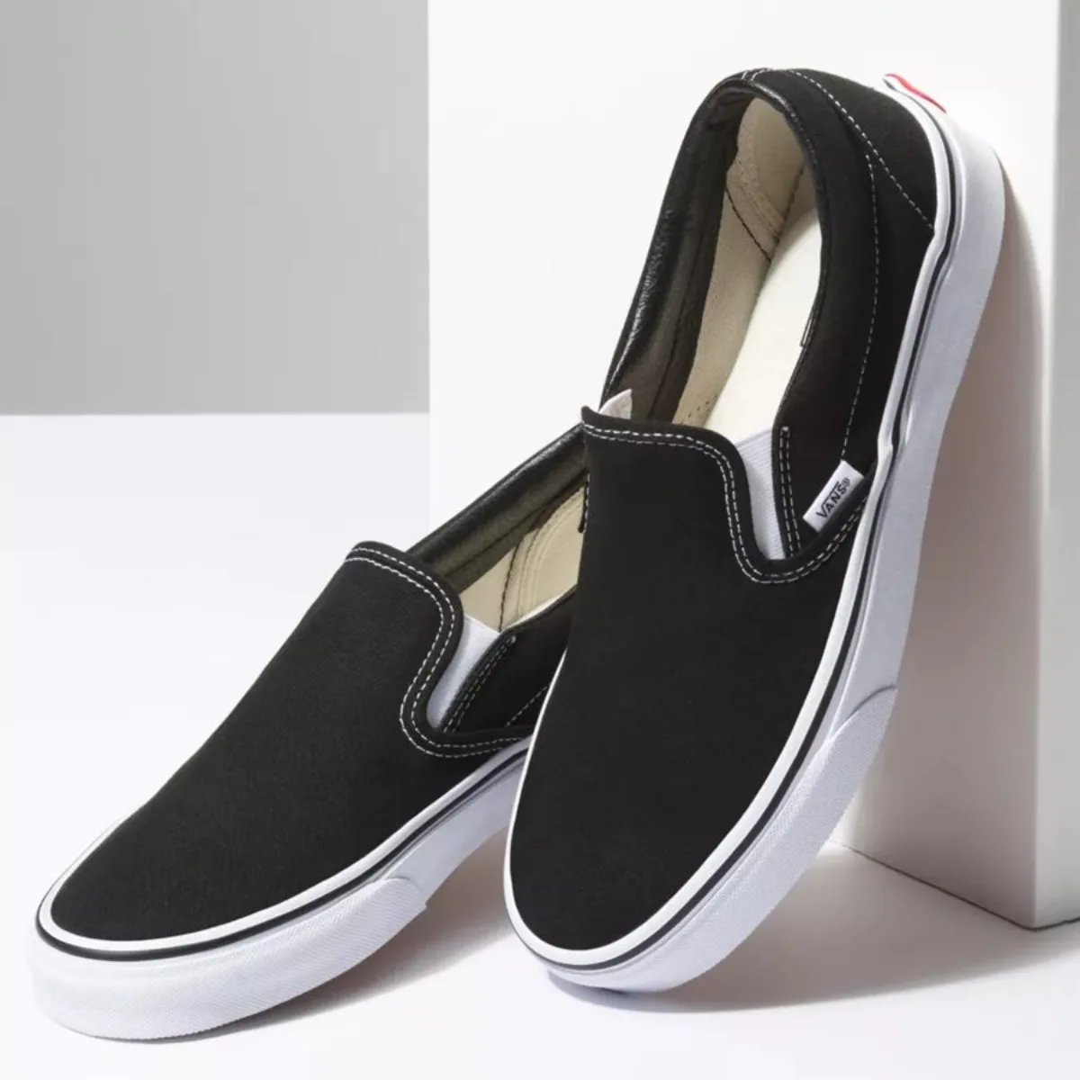 VANS CLASSIC SLIP-ON BLACK/WHITE