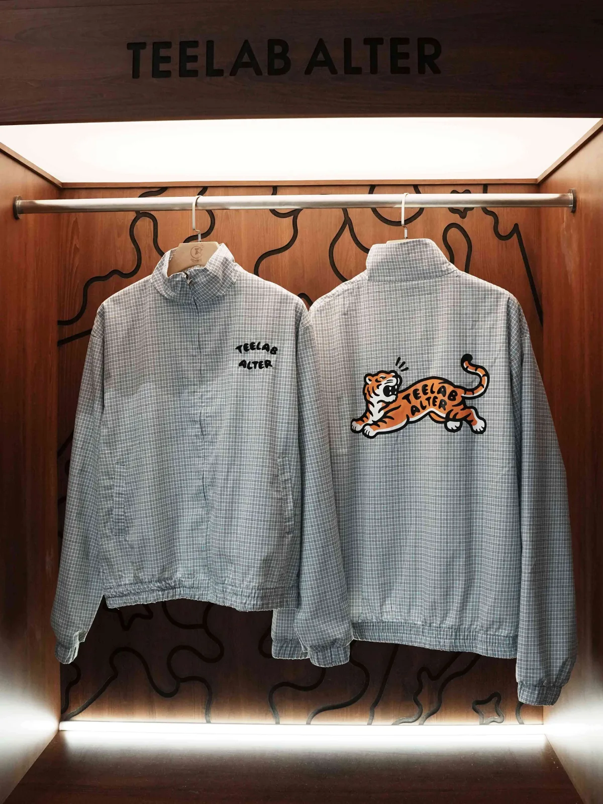 Áo Khoác Teelab Alter Relaxed Windbreaker Tiger Checked Track Jacket AK147
