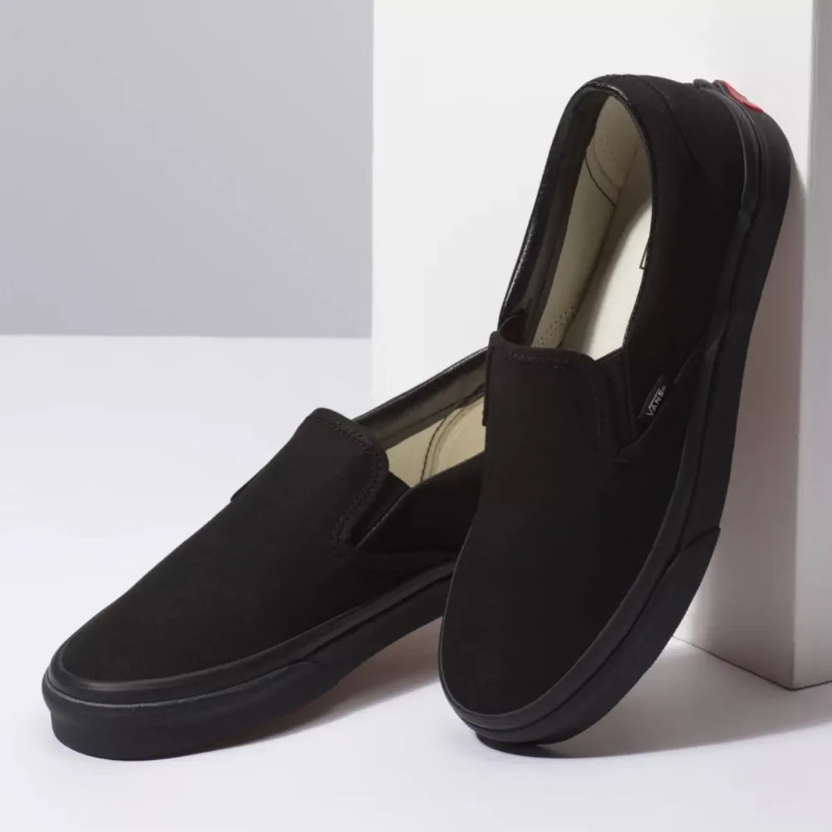 VANS CLASSIC SLIP-ON BLACK