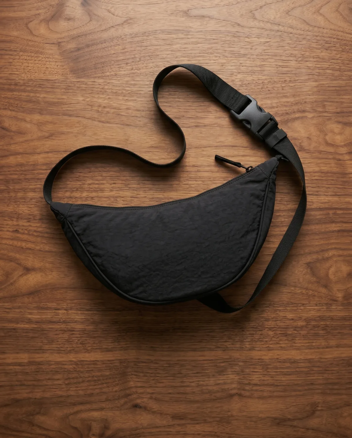 Túi đeo chéo Teelab Alter Parachute Essential Semilunar Bag AC117