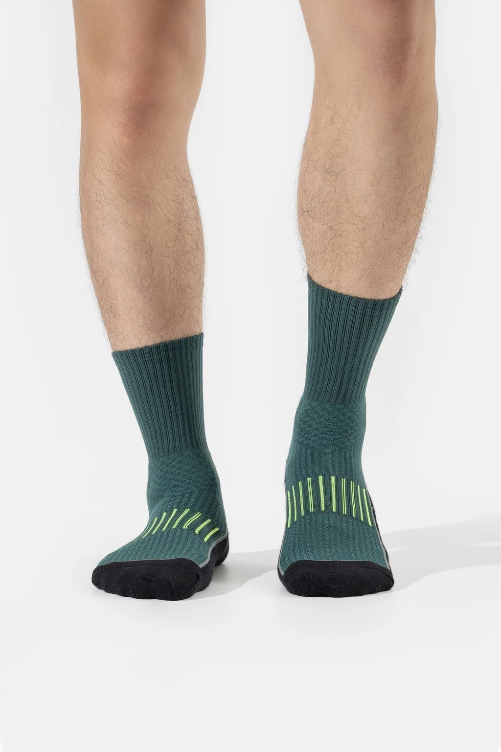 Tất cổ trung chạy bộ running, tất thể thao dệt mesh, đệm chân êm ái, chống trượt, thấm hút mồ hôi tốt Coolmate