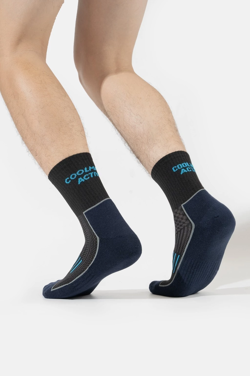 Tất cổ trung chạy bộ running, tất thể thao dệt mesh, đệm chân êm ái, chống trượt, thấm hút mồ hôi tốt Coolmate