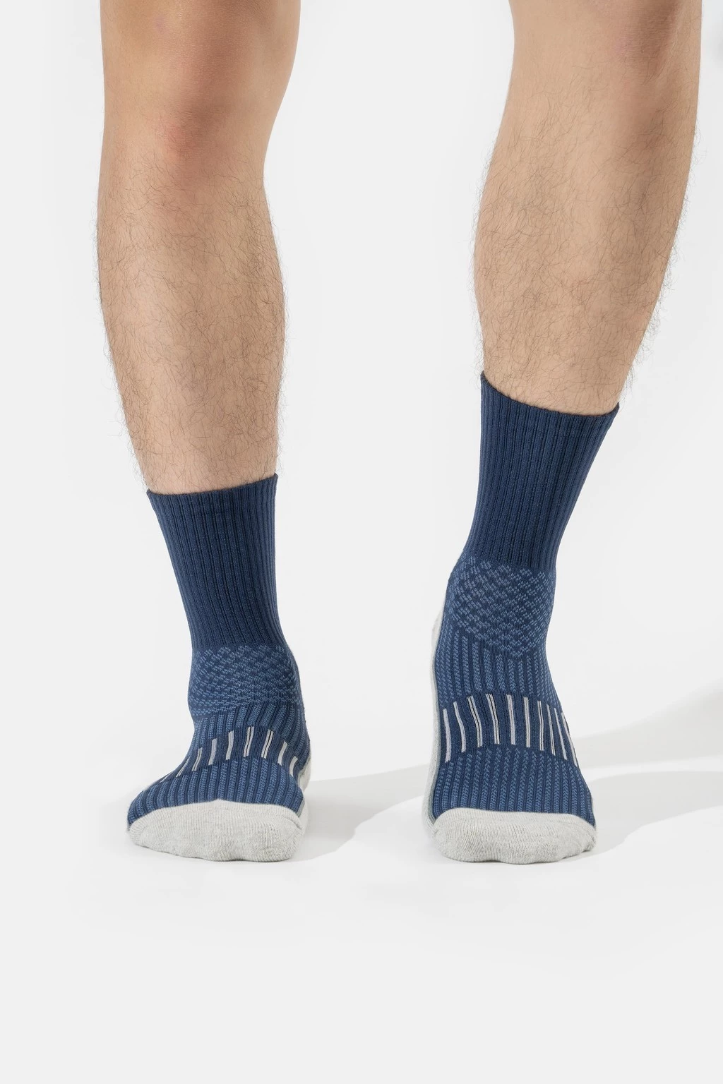 Tất cổ trung chạy bộ running, tất thể thao dệt mesh, đệm chân êm ái, chống trượt, thấm hút mồ hôi tốt Coolmate