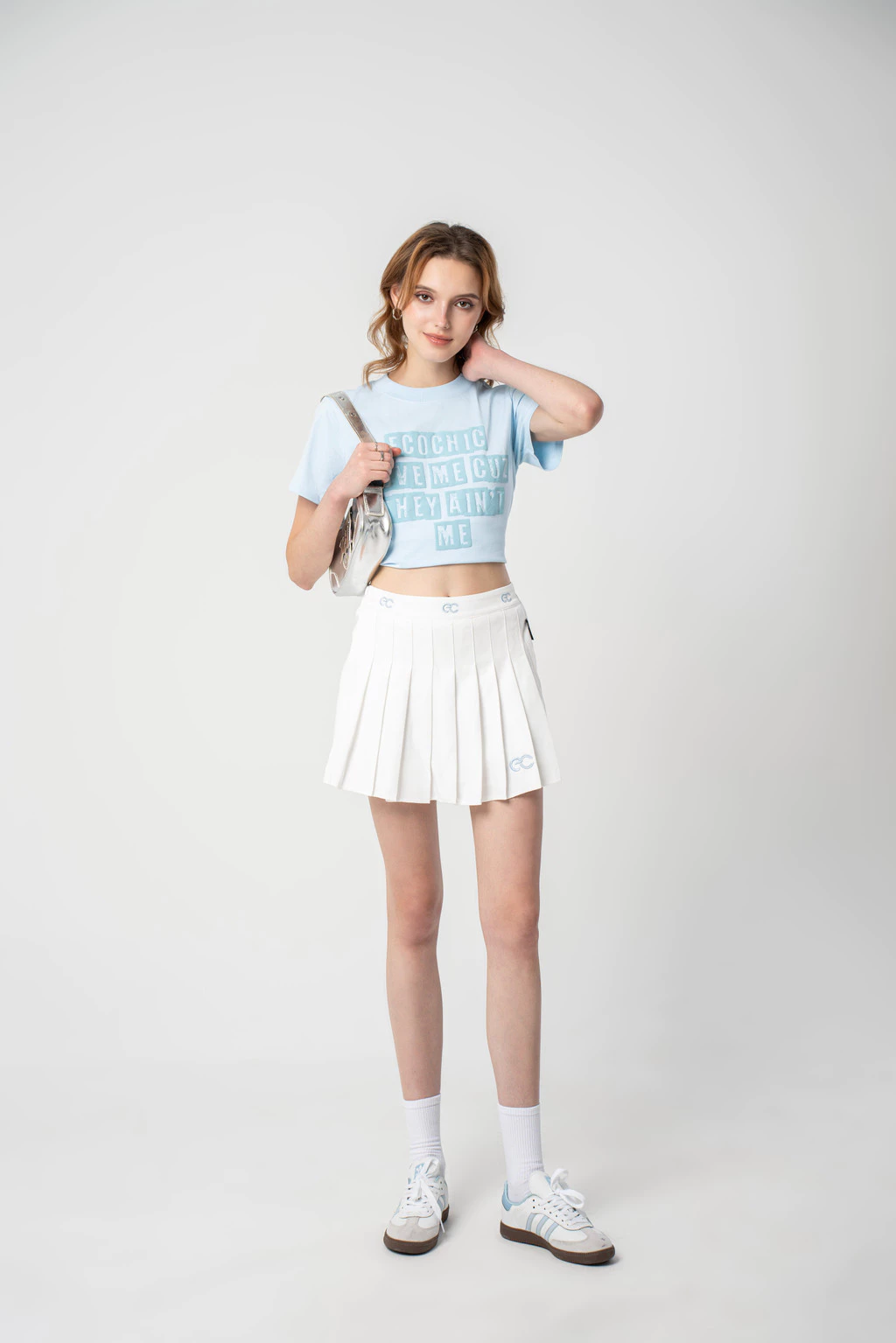 Chân Váy Xếp Li Nữ Ngắn Dáng Xoè ECOCHIC LUX SKIRT ESSENTIALS Logo Thêu Local Brand Màu Than Trắng Be B037