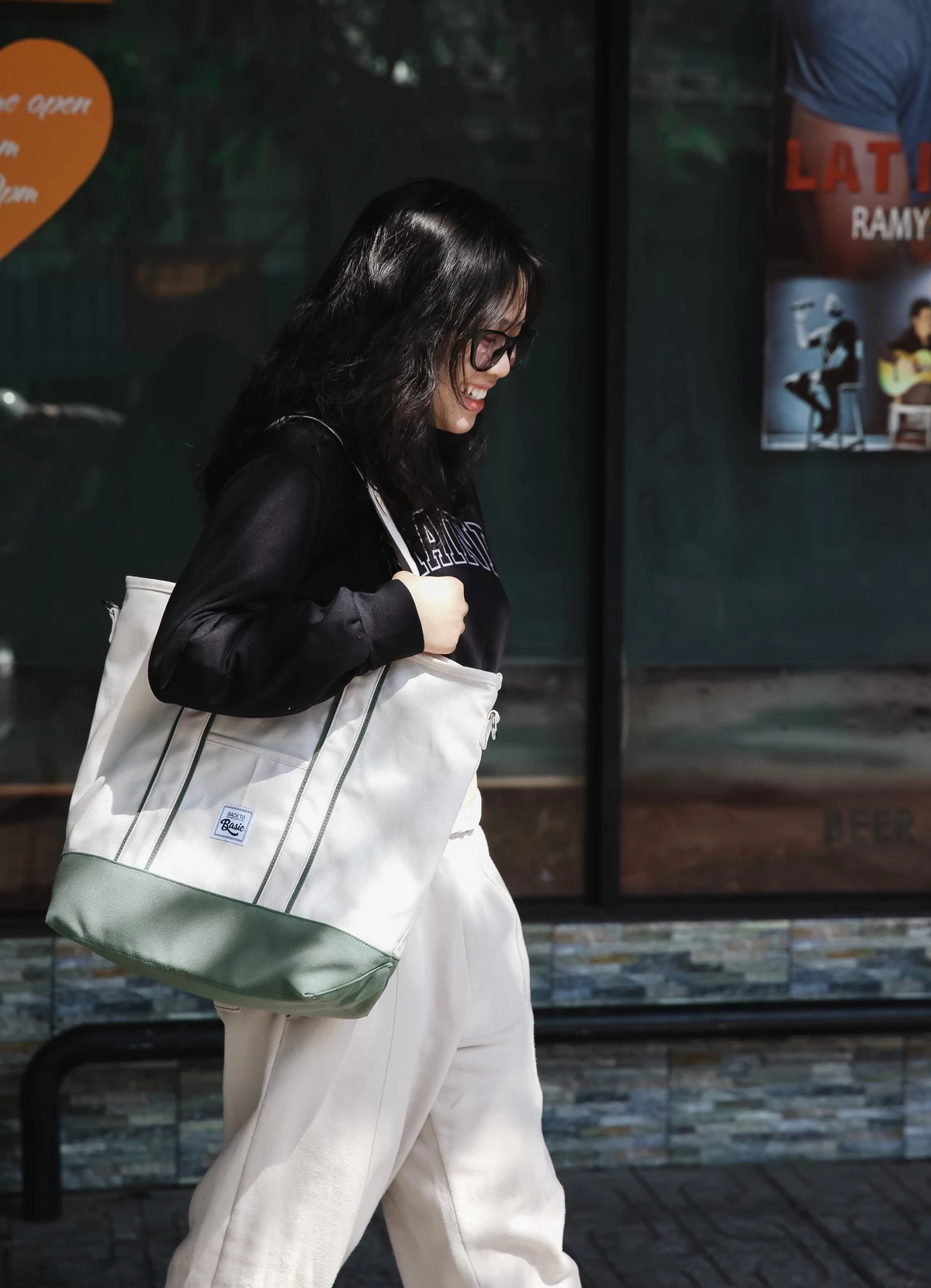 Túi Tote Ichi Back To Basic vải canvas loại dày có khóa kéo có ngăn laptop và nhiều ngăn nhỏ bên trong