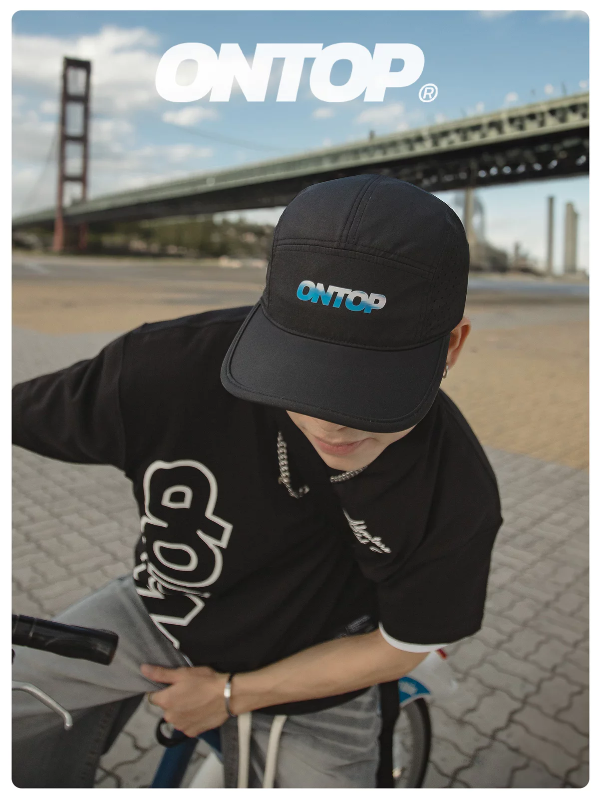 Mũ snapback basic local brand ONTOP có khóa điều chỉnh vòng đầu, lưỡi trai cho nam nữ màu đen, đen phối trắng | O-C2