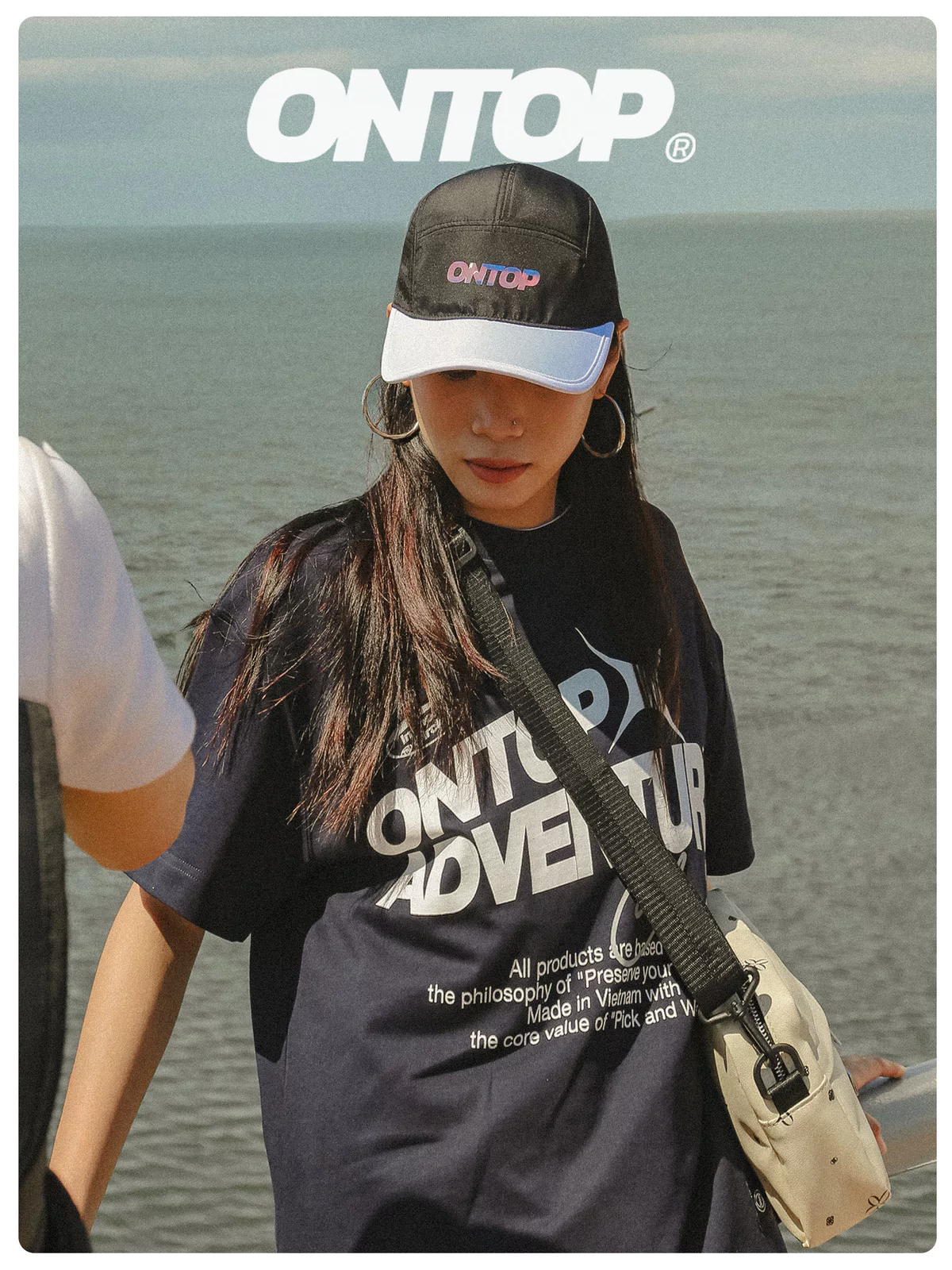 Mũ snapback basic local brand ONTOP có khóa điều chỉnh vòng đầu, lưỡi trai cho nam nữ màu đen, đen phối trắng | O-C2