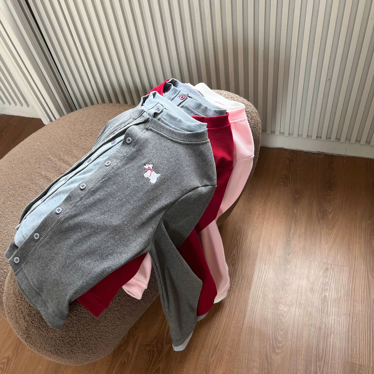 𝐊𝐈𝐋𝐋 𝐒𝐘𝐒𝐓𝐄𝐌 - Áo cardigan phối layer hai màu thun gân WESTIE hình thêu cún con