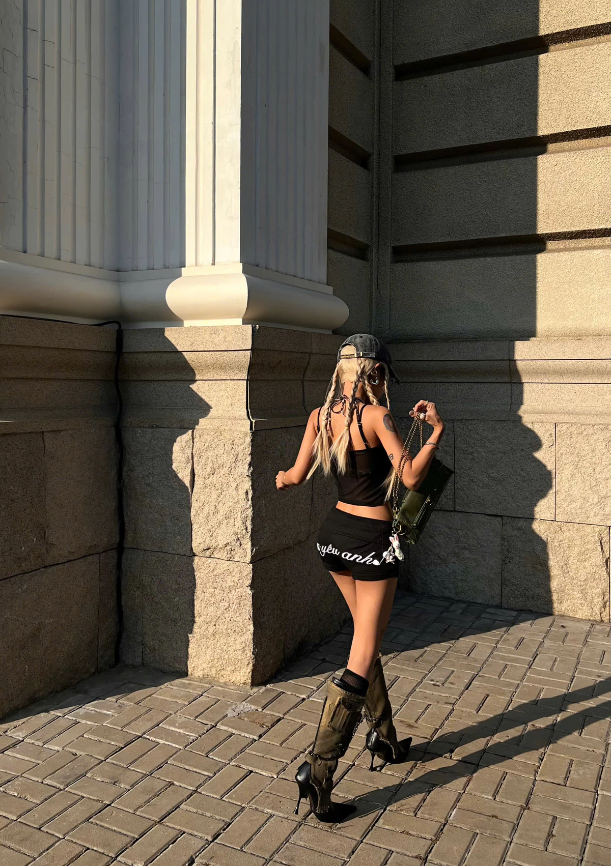 Quần Short cạp trễ gập eo tôn dáng EM YÊU ANH, PRETTY, ANGEL - 𝐊𝐈𝐋𝐋 𝐒𝐘𝐒𝐓𝐄𝐌