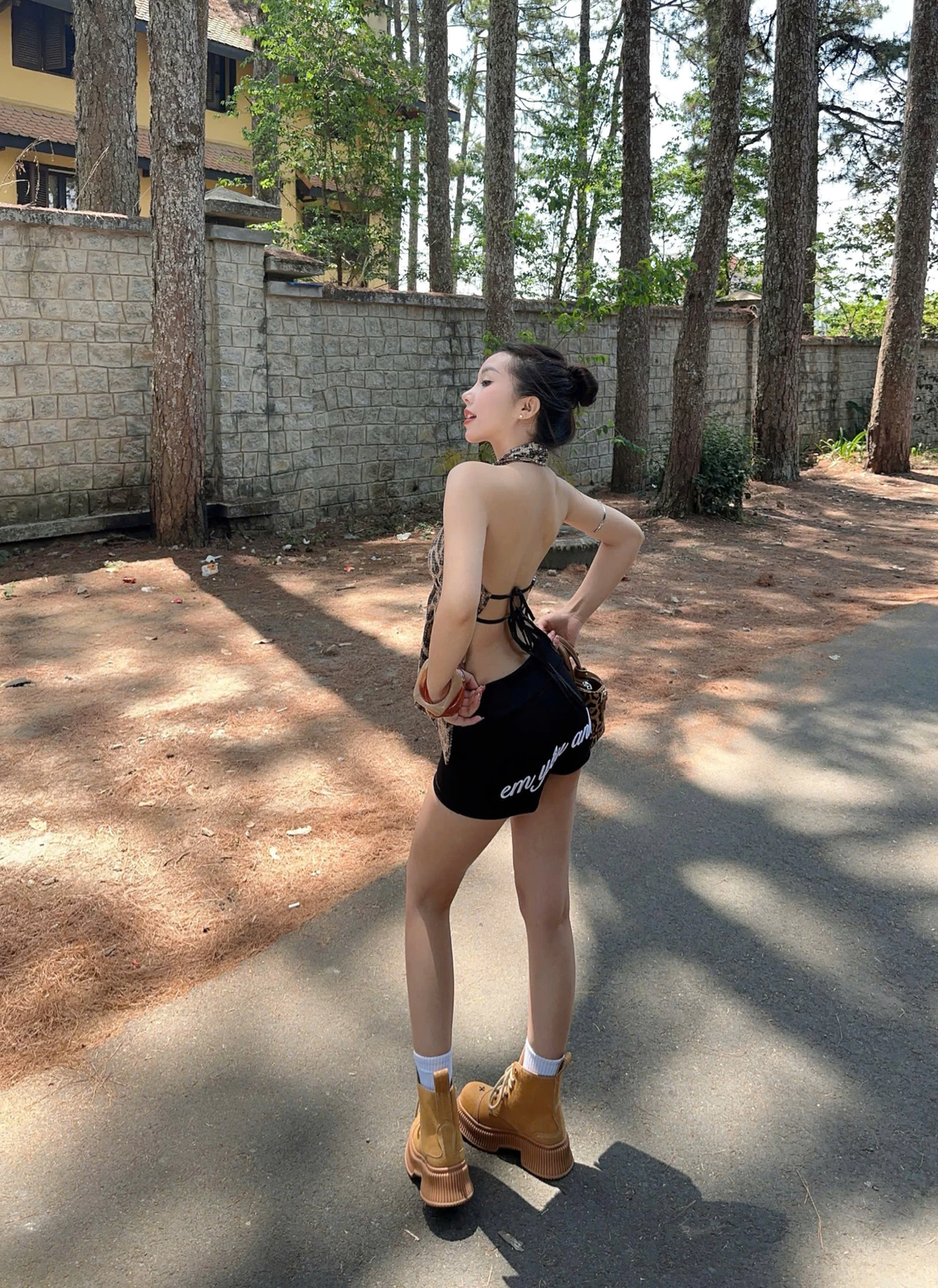 Quần Short cạp trễ gập eo tôn dáng EM YÊU ANH, PRETTY, ANGEL - 𝐊𝐈𝐋𝐋 𝐒𝐘𝐒𝐓𝐄𝐌
