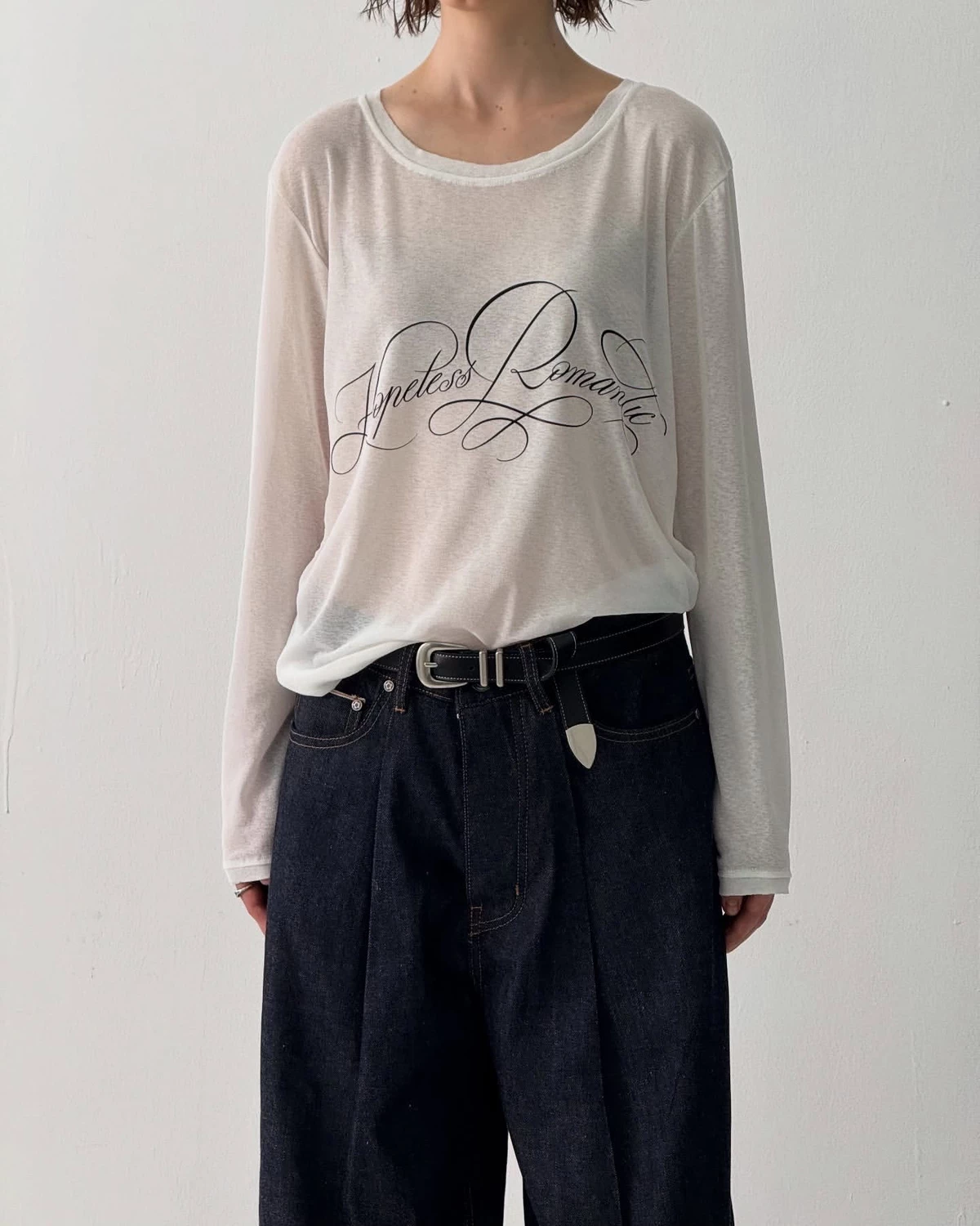 Áo Thun Tay Dài 67PERCENT / 67% Chất Liệu Cotton Hình In "Hopeless Romantic" 2 Màu Trắng Đen UNISEX