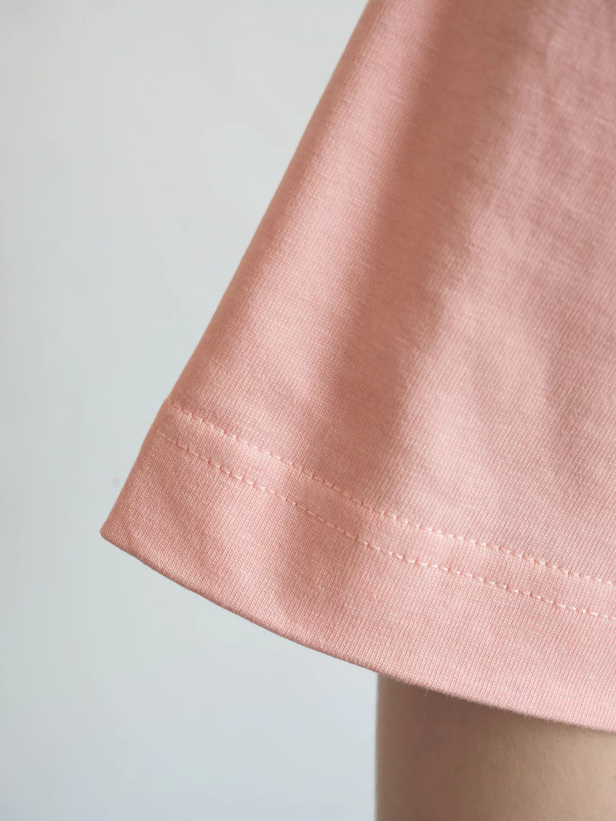 Áo Thun Cổ Tròn Ngắn Tay Màu Hồng Nhạt Sáng Da, Dáng Vừa, Chất Vải Cotton - The J Studio
