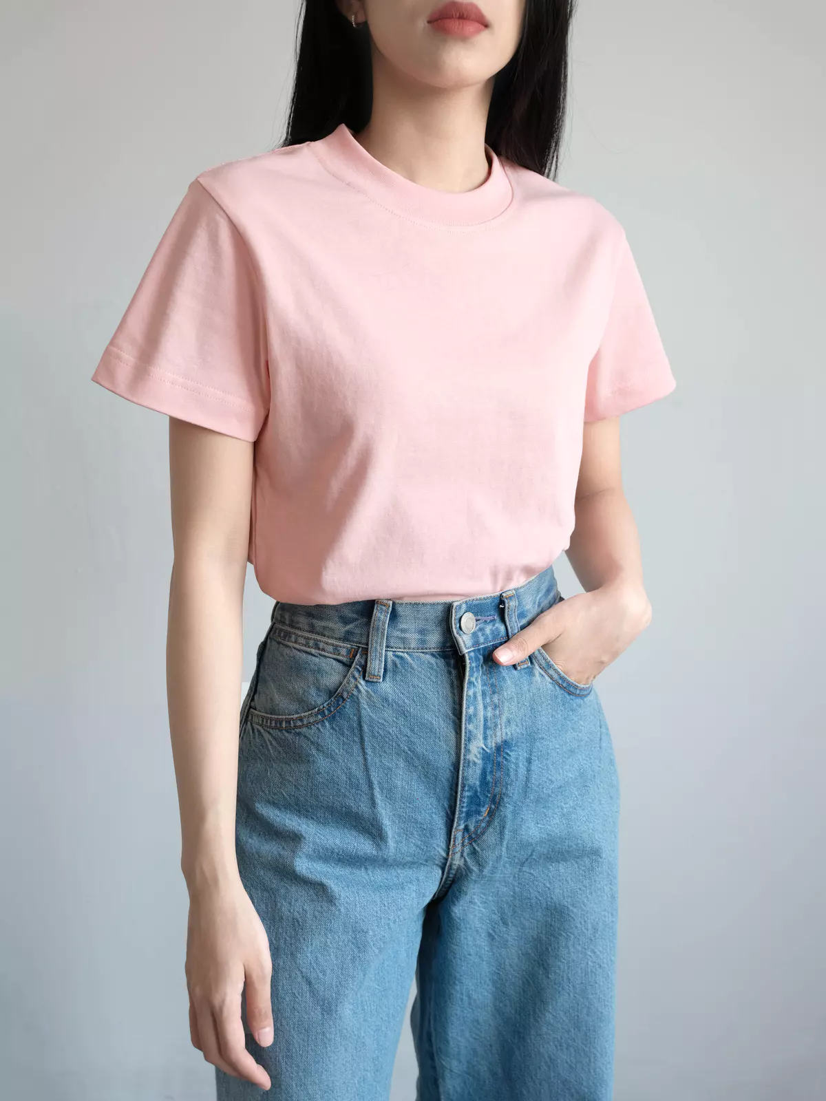 Áo Thun Cổ Tròn Ngắn Tay Màu Hồng Nhạt Sáng Da, Dáng Vừa, Chất Vải Cotton - The J Studio