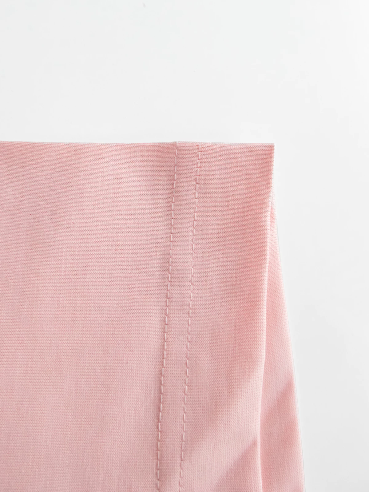 Áo Thun Cổ Tròn Ngắn Tay Màu Hồng Nhạt Sáng Da, Dáng Vừa, Chất Vải Cotton - The J Studio