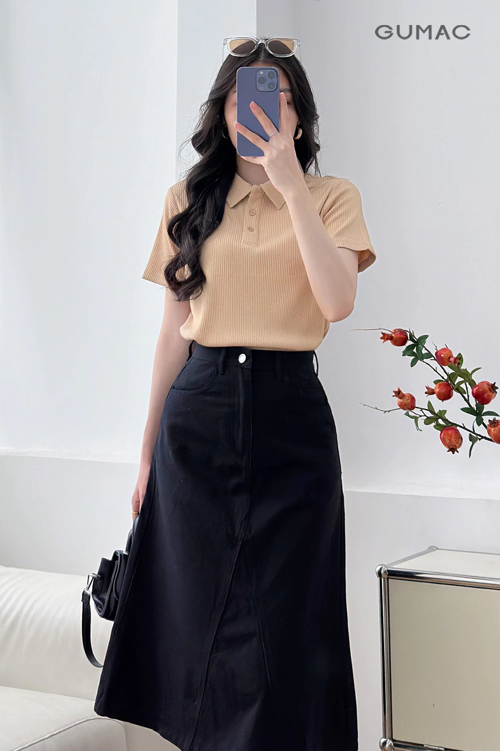Áo polo nữ GUMAC tay ngắn nẹp cổ gài 3 nút cùng màu áo PLE11074