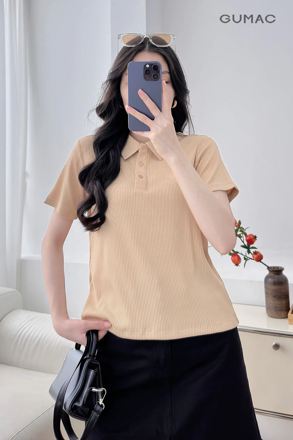 Áo polo nữ GUMAC tay ngắn nẹp cổ gài 3 nút cùng màu áo PLE11074