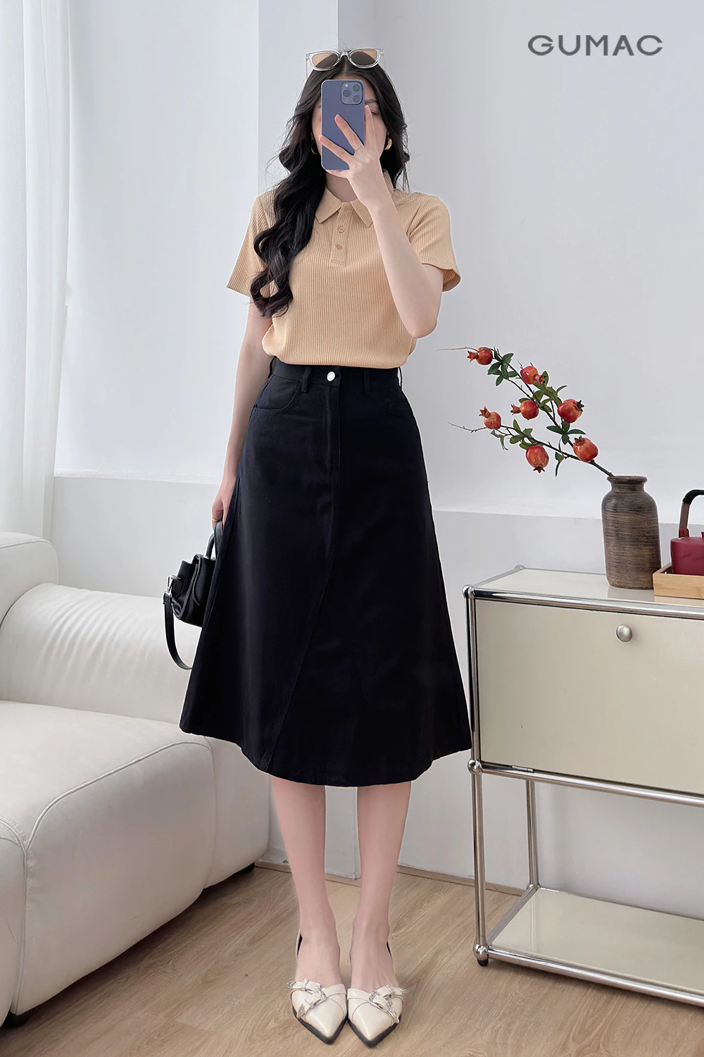 Áo polo nữ GUMAC tay ngắn nẹp cổ gài 3 nút cùng màu áo PLE11074