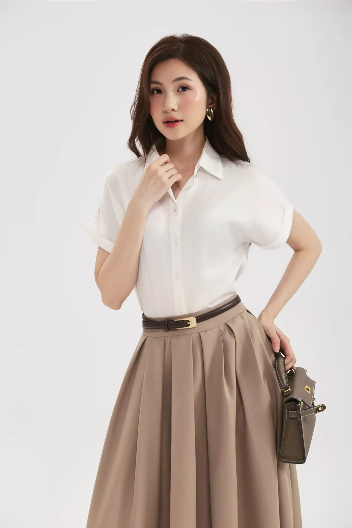 [NHẬP MÃ AFFTHAG GIẢM 99K] Áo Sơ Mi Nữ Công Sở GUMAC Tay Ngắn Áo Kiểu Nữ Lụa Ngọc Trai Cao Cấp Đi Học Đi Làm AE04036