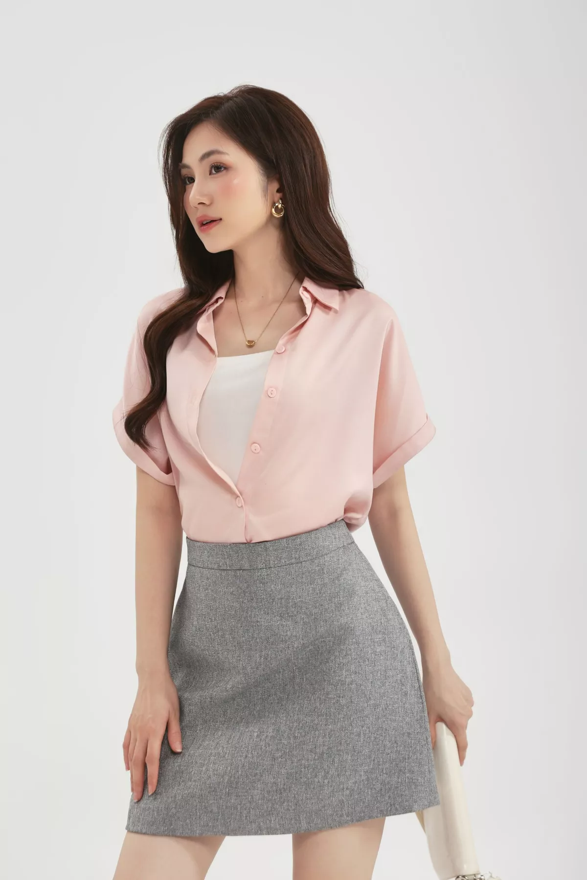 [NHẬP MÃ AFFTHAG GIẢM 99K] Áo Sơ Mi Nữ Công Sở GUMAC Tay Ngắn Áo Kiểu Nữ Lụa Ngọc Trai Cao Cấp Đi Học Đi Làm AE04036