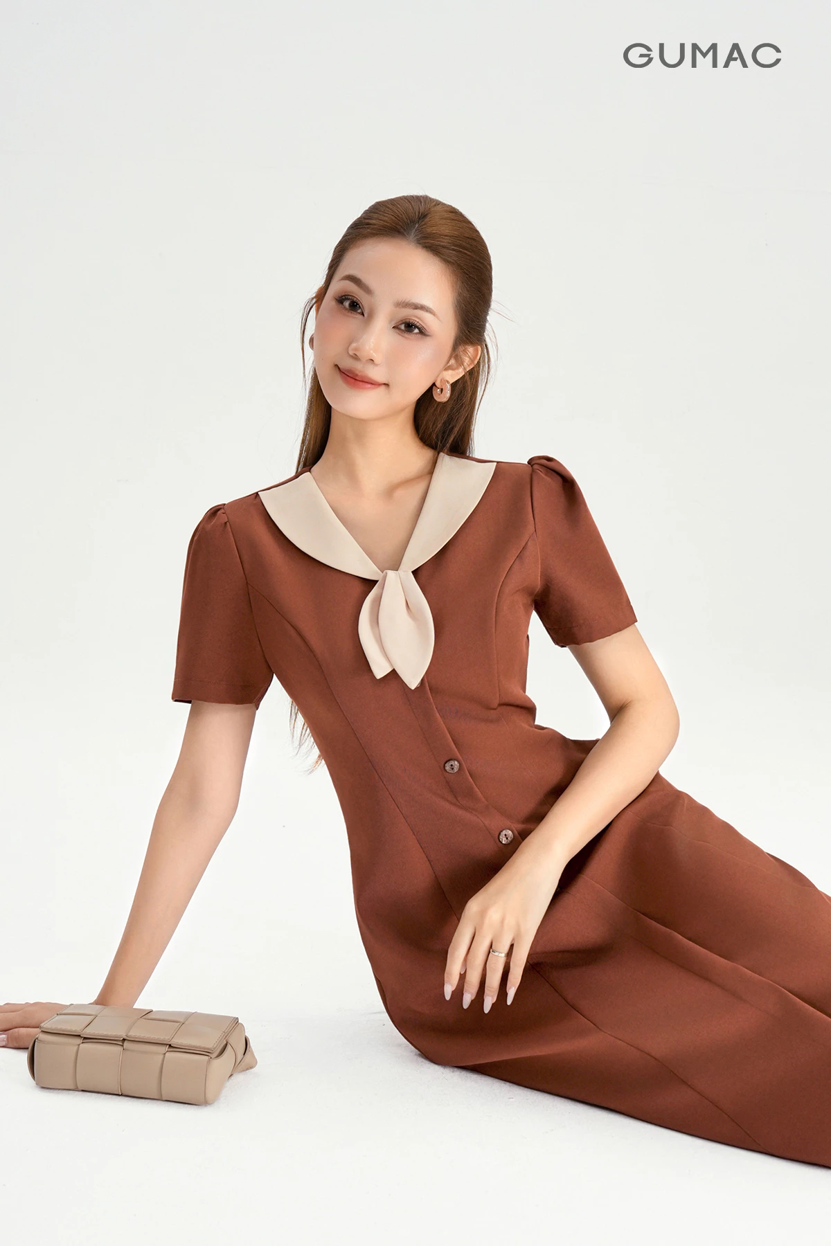 Đầm Chữ A Nữ GUMAC Váy Công Sở Dáng Xòe Cổ V Phối Bâu Đính Hoa Nút Gỗ Vintage LDG0304