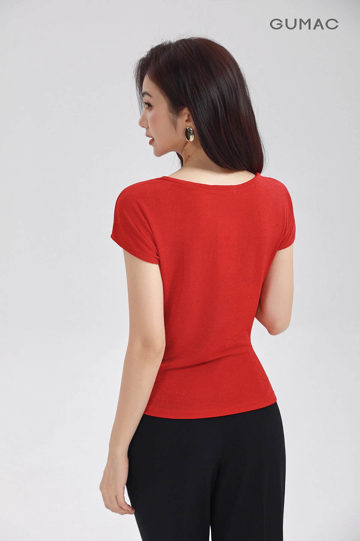 Áo Thun Cổ Đổ GUMAC Áo Thun Kiểu Sang Trọng Áo Đi Tiệc Thun Ánh Nhung Tôn Dáng ATE01031