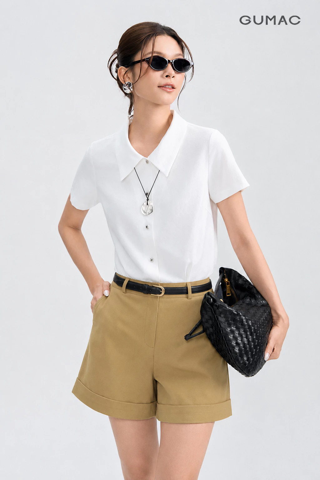 Quần Short GUMAC Nữ Form A Cơ Bản Lưng Rời 2 Túi Dọc Nút Baget Lai Lật Thời Trang LSHG05073