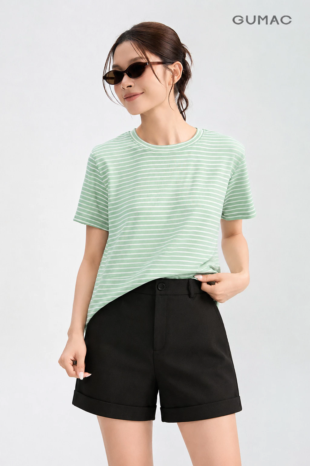Quần Short GUMAC Nữ Form A Cơ Bản Lưng Rời 2 Túi Dọc Nút Baget Lai Lật Thời Trang LSHG05073