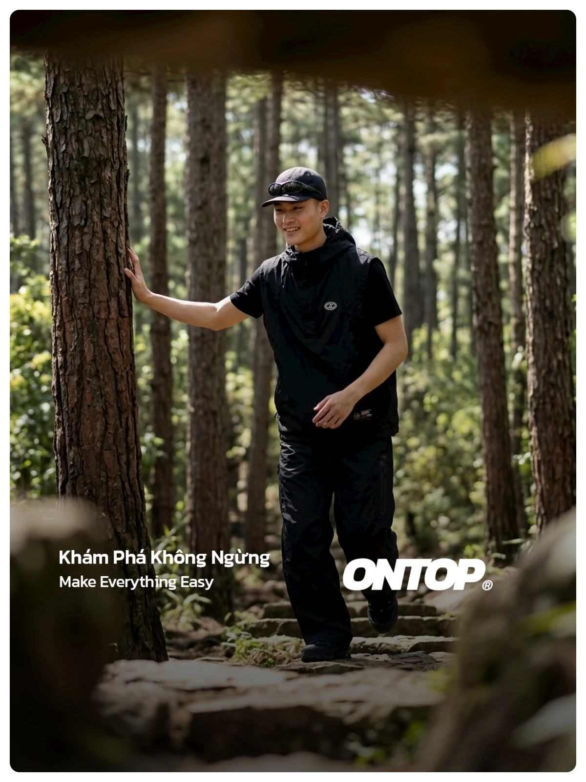 Áo khoác gile vải dù nhăn 2 lớp ONTOP màu đen có mũ kèm dây rút Nomad Hooded Vest | O-AK9