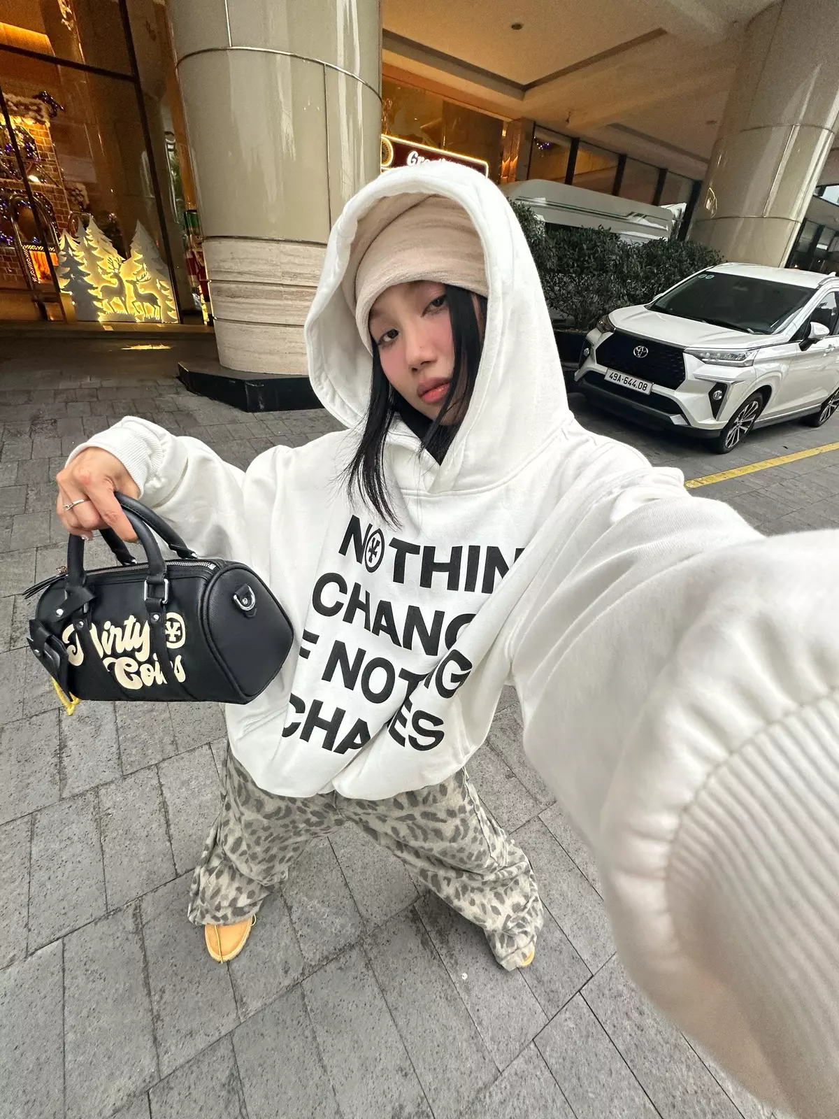 Túi xách DirtyCoins Logo Mini Bowler Bag
