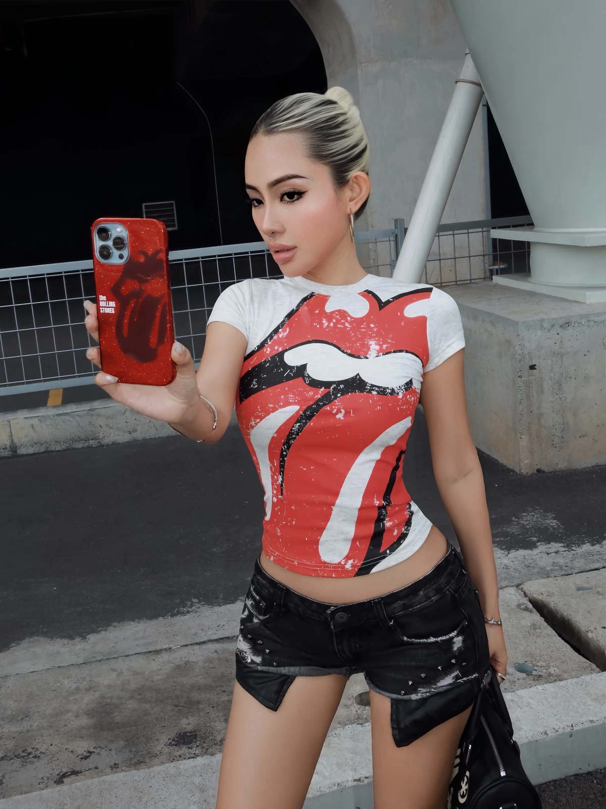 Ốp Lưng iPhone DirtyCoins Noise Tongue Red