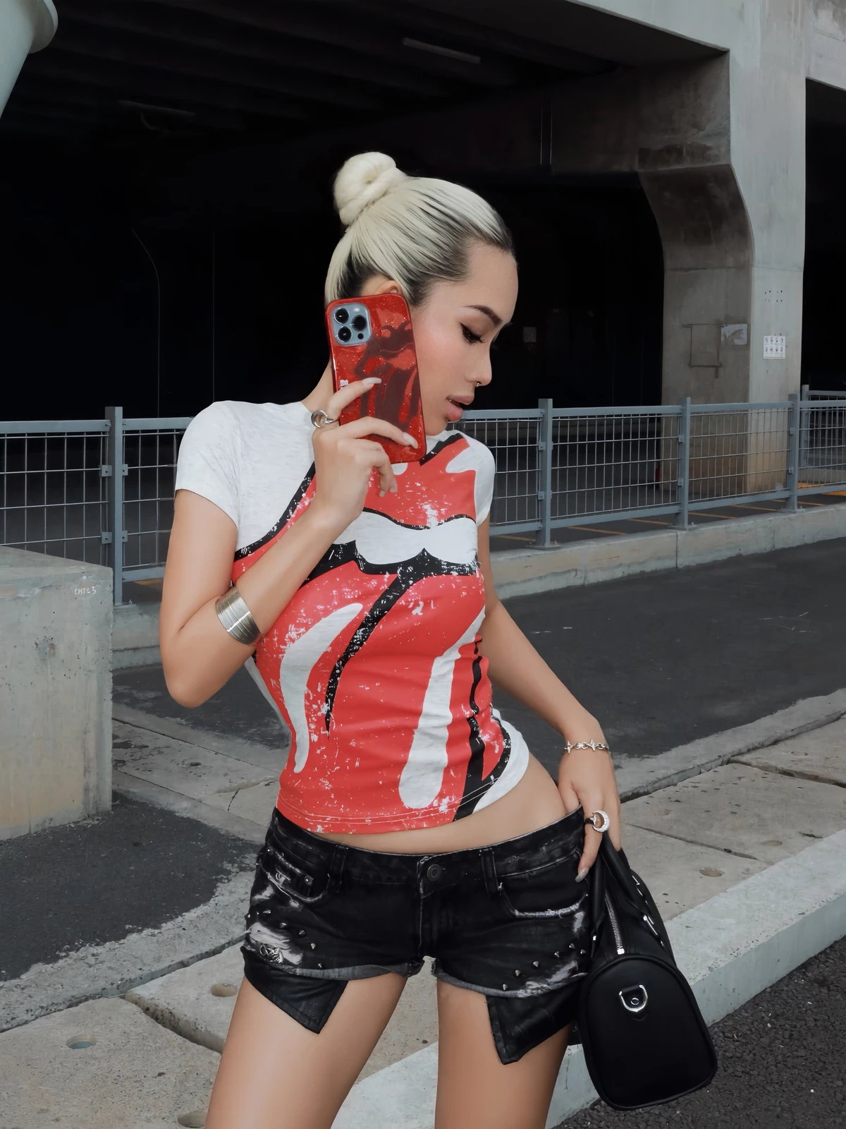 Ốp Lưng iPhone DirtyCoins Noise Tongue Red