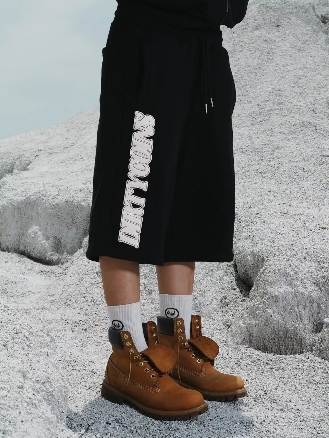 Quần Ngắn DirtyCoins Logo Patched Baggy Sweatshorts