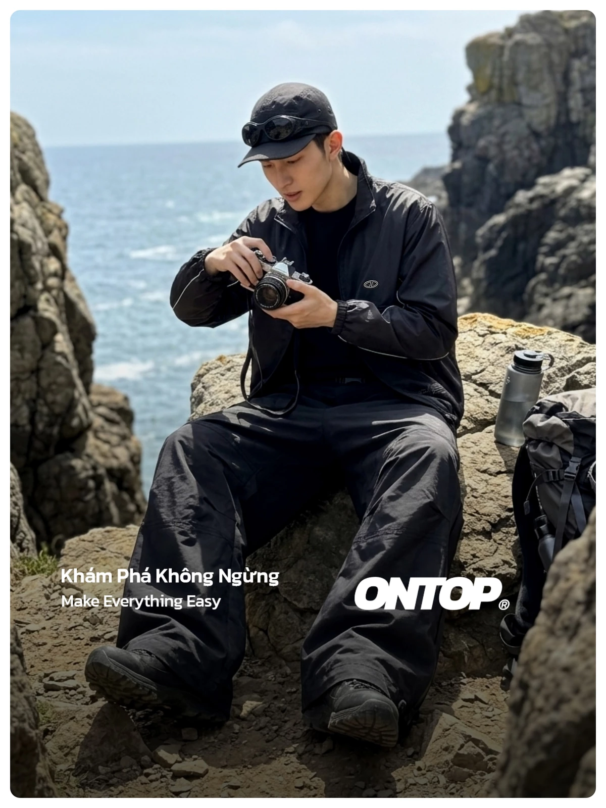 Áo gió chống nước hai lớp ONTOP cổ trụ, phối viền nam nữ màu đen Wind Track Jacket | O-AK5-D
