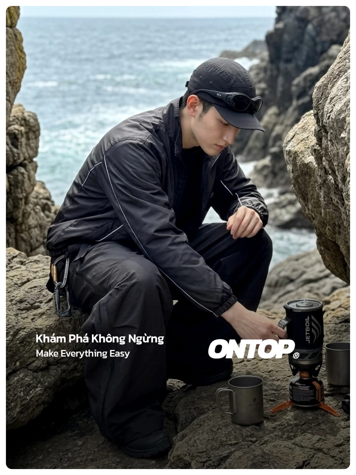 Áo gió chống nước hai lớp ONTOP cổ trụ, phối viền nam nữ màu đen Wind Track Jacket | O-AK5-D